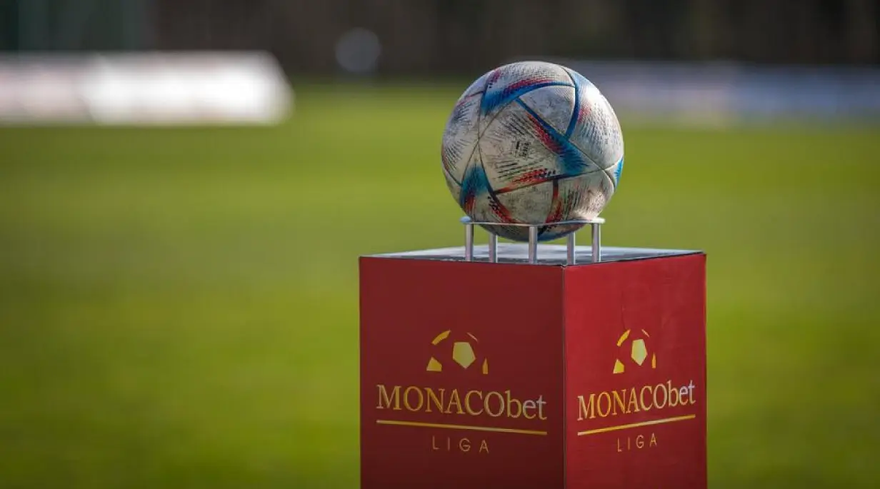 Monacobet liga – lopta a trofej