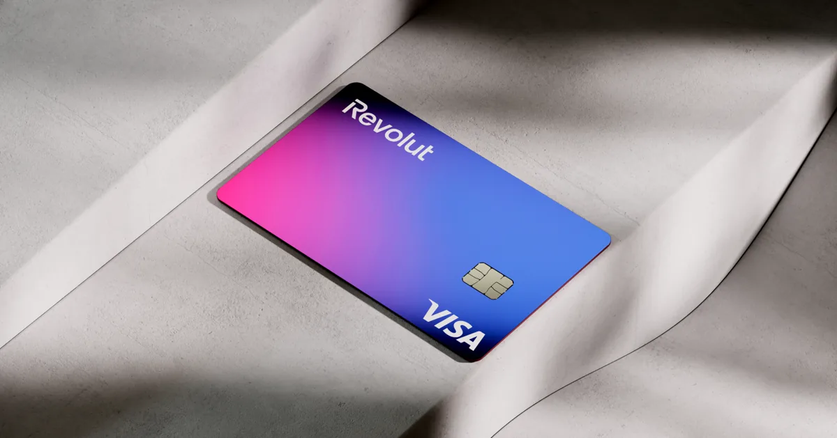 Fyzická Revolut karta Standard s ružovo-modrým prechodom